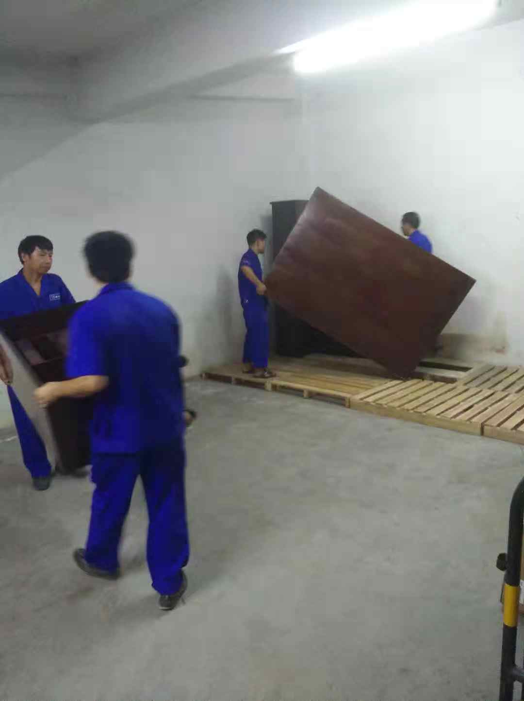  搬场怎么说?你还必要靠伴侣吗？